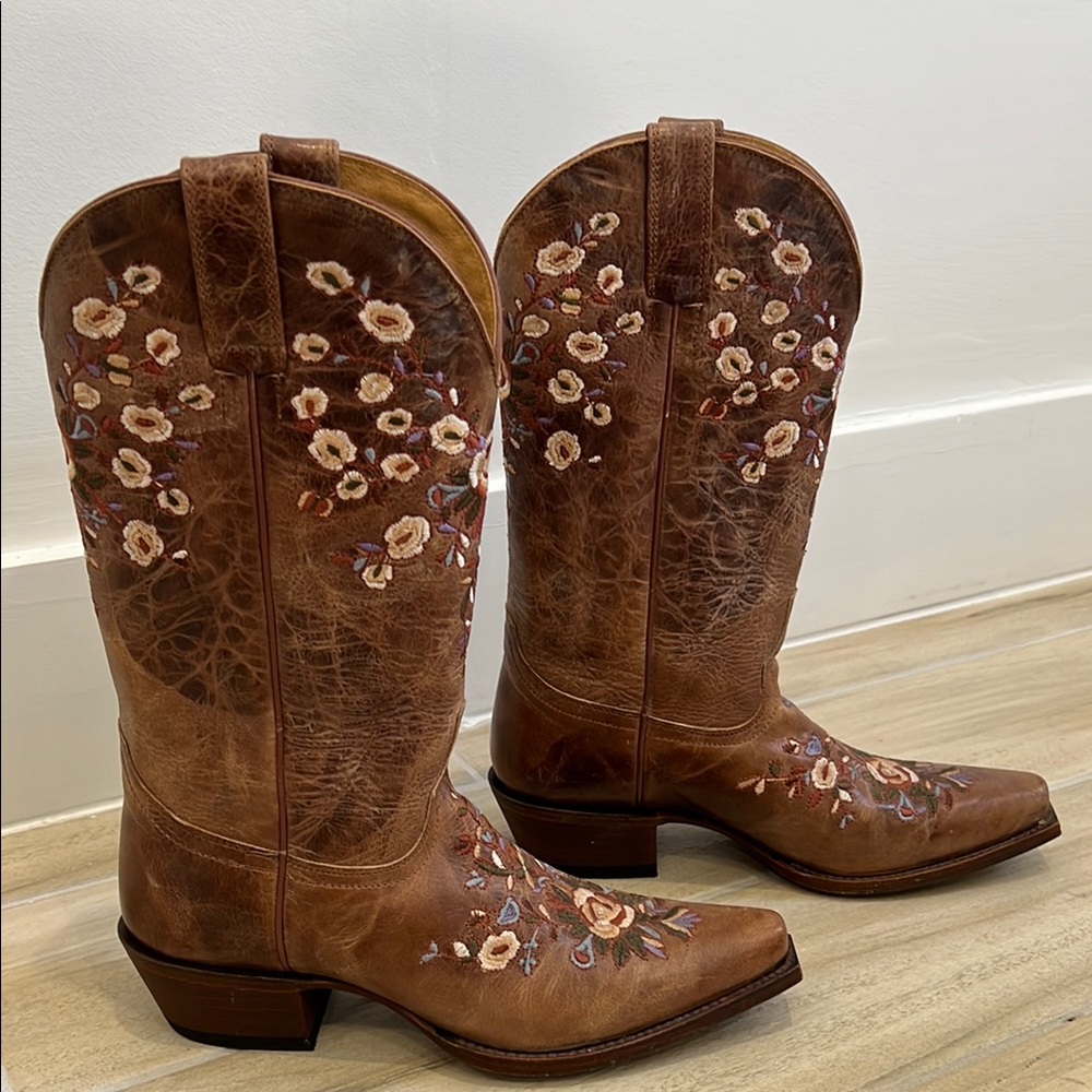 Shyanne Floral Embroidered Brown Cowboy Boots